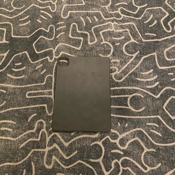 iPad pro case 11 frosted black like new - Picture 1 of 5